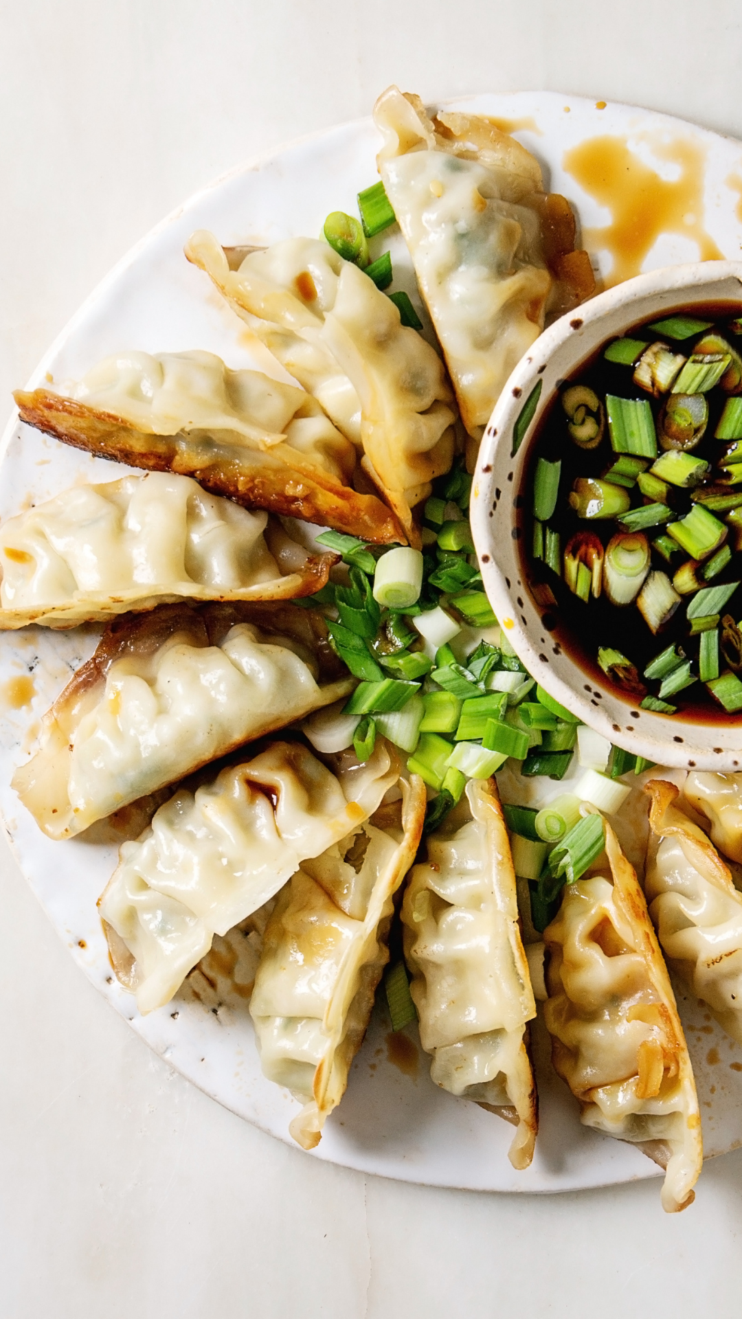 Une assiète de dumpling